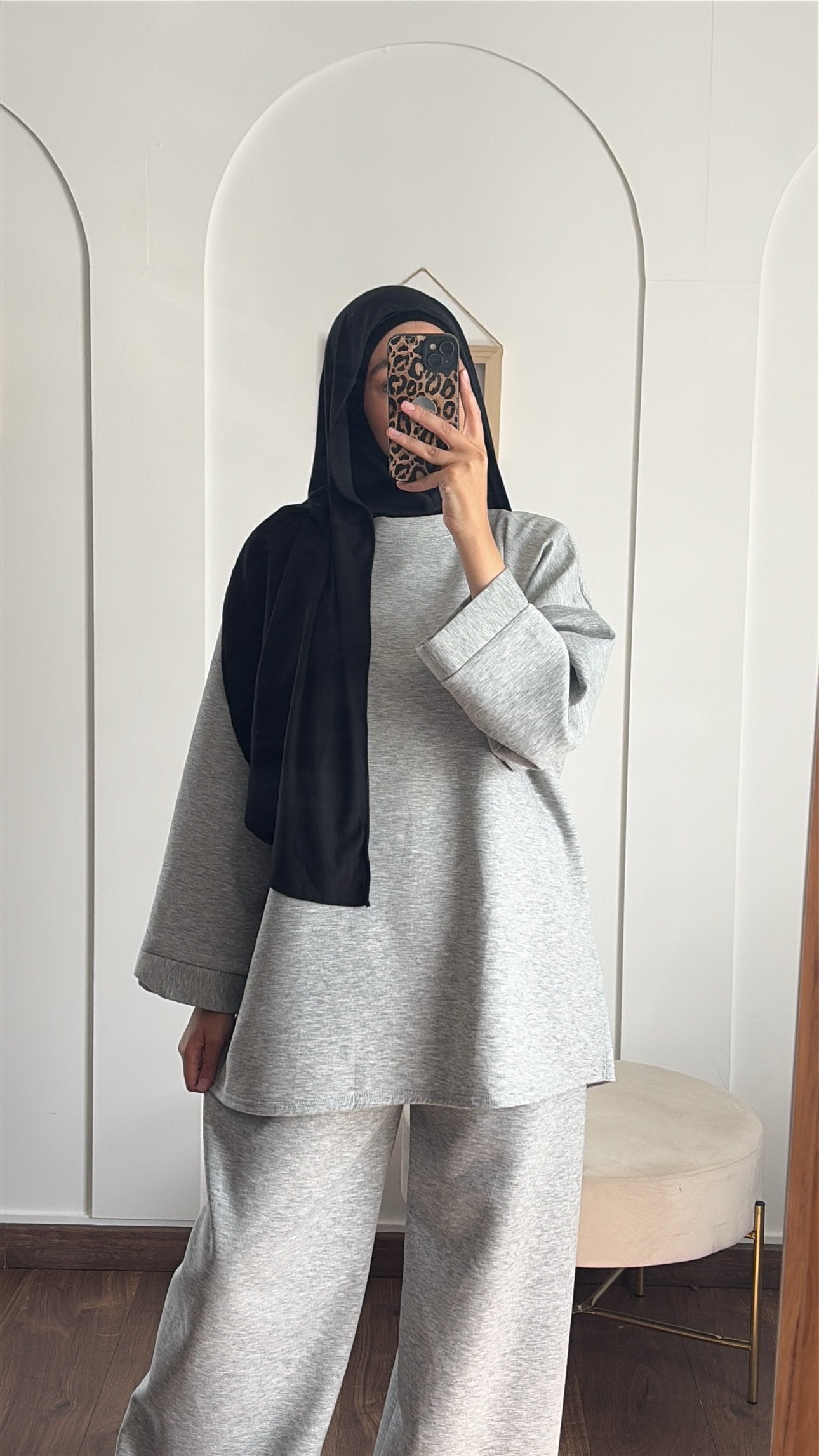 Ensemble sweat image 0